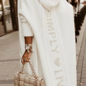 Relaxed fit NEW white cardigan - with a tag